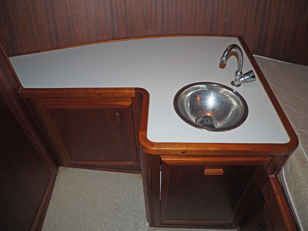 Aft cabin, Accommodation